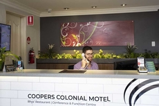 Coopers Colonial Motel