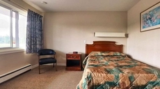 Maple Leaf Inn & Suites