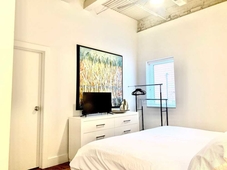 A Friendly Staycation - Downtown Condo Close to City Amenities