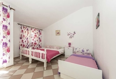 Apartments and Rooms Dragica