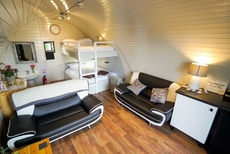 Deluxe Glamping Pod With Hot Tub in Frodsham