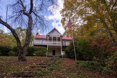 Moore House Inn & Cabins