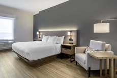 Comfort Inn & Suites Newark Liberty International Airport