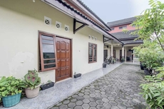 Capital O 93716 Family Guesthouse Syariah