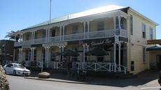 Raglan Harbour View Hotel