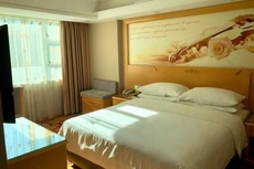 Vienna Hotel (Hezhou Lingfeng Square)