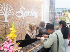 Spring Season Hotel