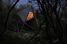 K2 Kudhva Treehouse Cabin for 2 in Tintagel