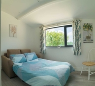 Modern Apartment in the Cotswolds Sleeps 6