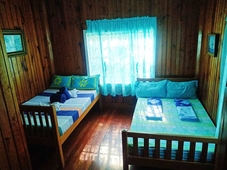 ROOMS AT AN AMERICAN-STYLE CABIN