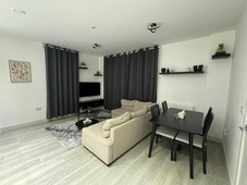 Luxurious Bracknell Apartment - Central Location