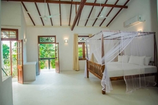 South Point Surf House - Whole Villa 5 Bedrooms (Sleeps 14)