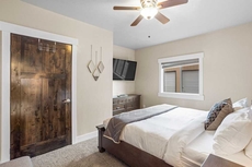 The Yellowstone Hideaway Unit B