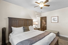 The Yellowstone Hideaway Unit B