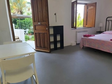 Nut House Apartment Near the sea in a Villa With Garden