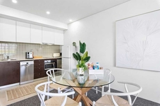 Lux Waterfront - Prime Location Pool Gym Sauna