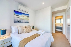 StayAU Stylish 2BR Central Box Hill