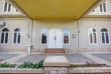 OYO 91739 Ayu Bypass Mansion