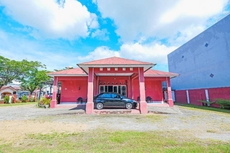 OYO 92337 Wisma Arwini Syariah Near Benteng Balangnipa