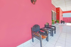 OYO 92337 Wisma Arwini Syariah Near Benteng Balangnipa