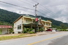 RedDoorz Syariah near Hot Water Boom Solok Selatan