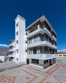 Dee Grand Marq Hotel