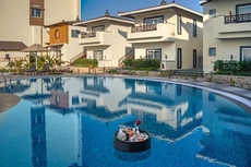 Shyama Sarovar Portico