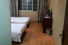 Chongren Laowu Business Hotel