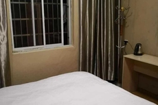 Chongren Laowu Business Hotel