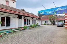 SPOT ON 92791 4 Saudara Hotel