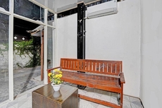 OYO 91653 Grand Syariah Hagawa Lamongan  Near SPORT CENTER LAMONGAN