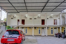 OYO 91653 Grand Syariah Hagawa Lamongan  Near SPORT CENTER LAMONGAN