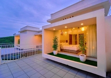 Glen Castle Vagamon by VOYE HOMES