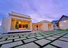 Glen Castle Vagamon by VOYE HOMES