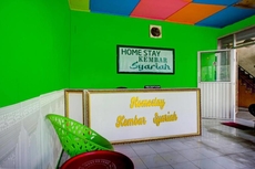 OYO 93071 Home Stay Kembar Syariah 