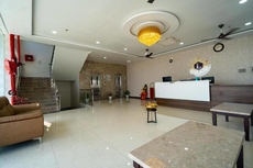 Hotel Lahari International