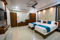 Hotel Lahari International