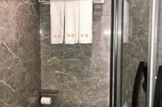 Peninsula Holiday Hotel