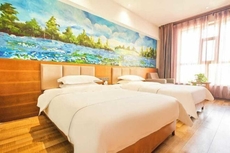 Yiju Fashion Hotel (Wuwei Railway Station Pedestrian Street)