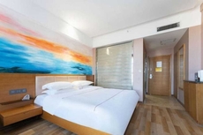 Yiju Fashion Hotel (Wuwei Railway Station Pedestrian Street)