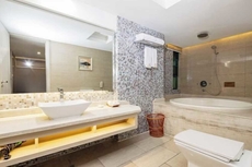 Xinbao Lijing Hotel (Shayang Hehua Road Food Street)