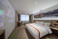 Shell Hotel (Jingjiang Taihe Wuyue Plaza Bus Station)