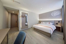 Shell Hotel (Jingjiang Taihe Wuyue Plaza Bus Station)