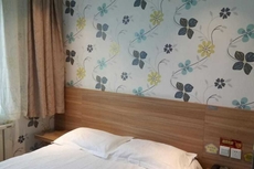 Aiju Hotel (Dashiqiao Railway Station South)