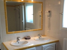 B&B With Charm - Quiet With Kitchen & sw Pool