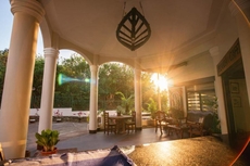 Veranda Suites and Restaurant
