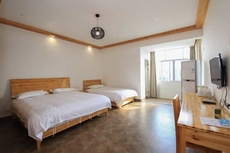 Huishu Renjia Chinese Inn (Wuyuan County Cultural Square Landscape Bridge)