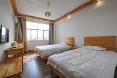 Huishu Renjia Chinese Inn (Wuyuan County Cultural Square Landscape Bridge)