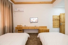 Huishu Renjia Chinese Inn (Wuyuan County Cultural Square Landscape Bridge)