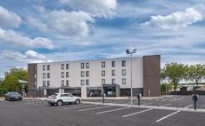 Kyriad Tour Sud - Ballan Mire